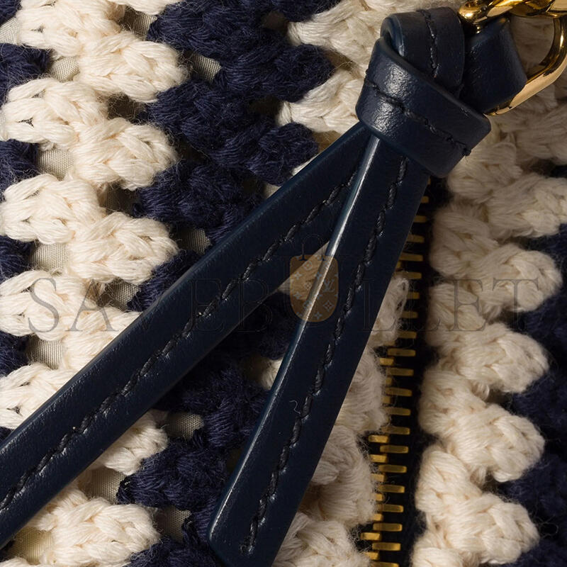 MIU MIU CROCHET POUCH 5NE841 (18.5*14*10cm)